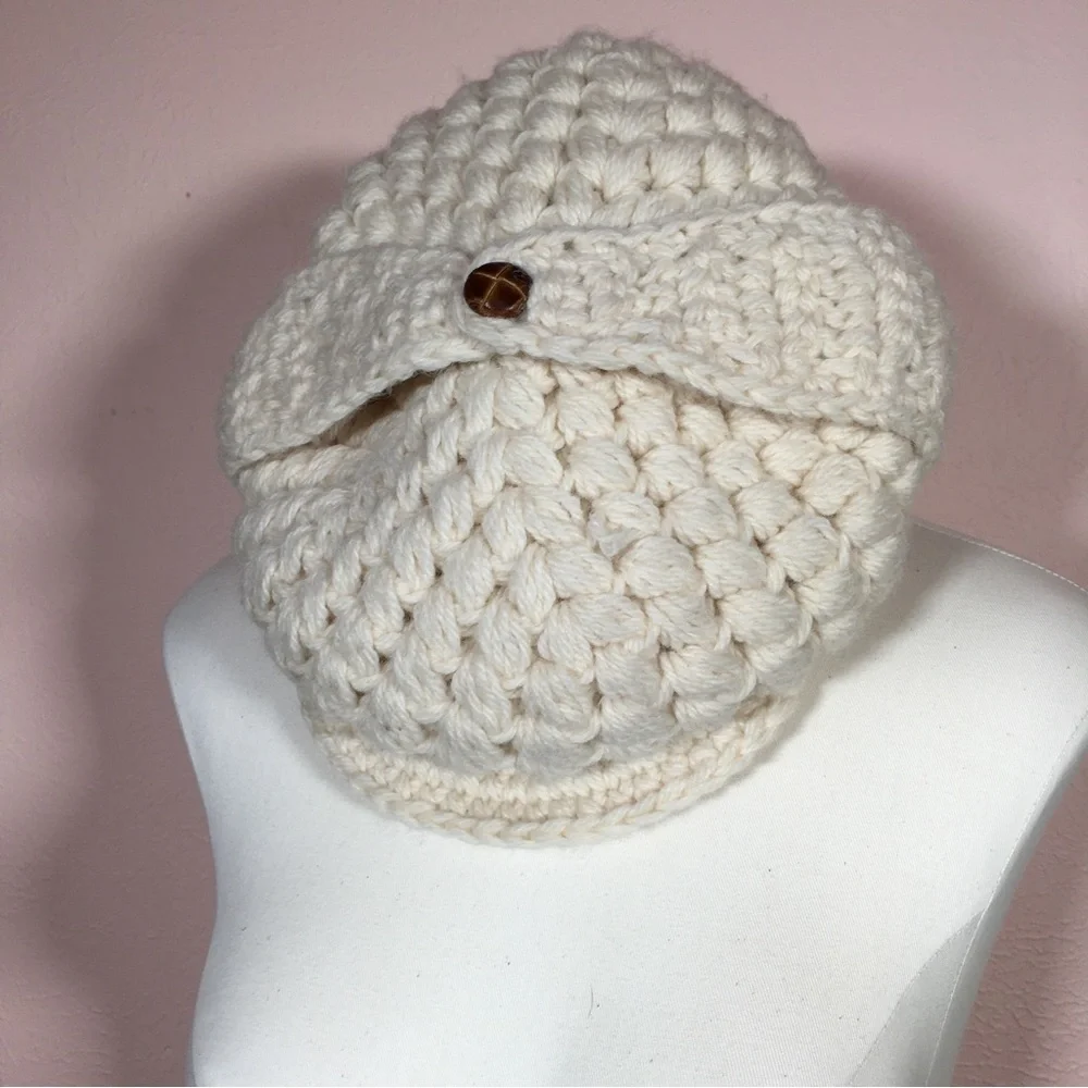 Vintage Cream Crochet Newsboy Cap and Matching Knit Gloves - Picture 15 of 15